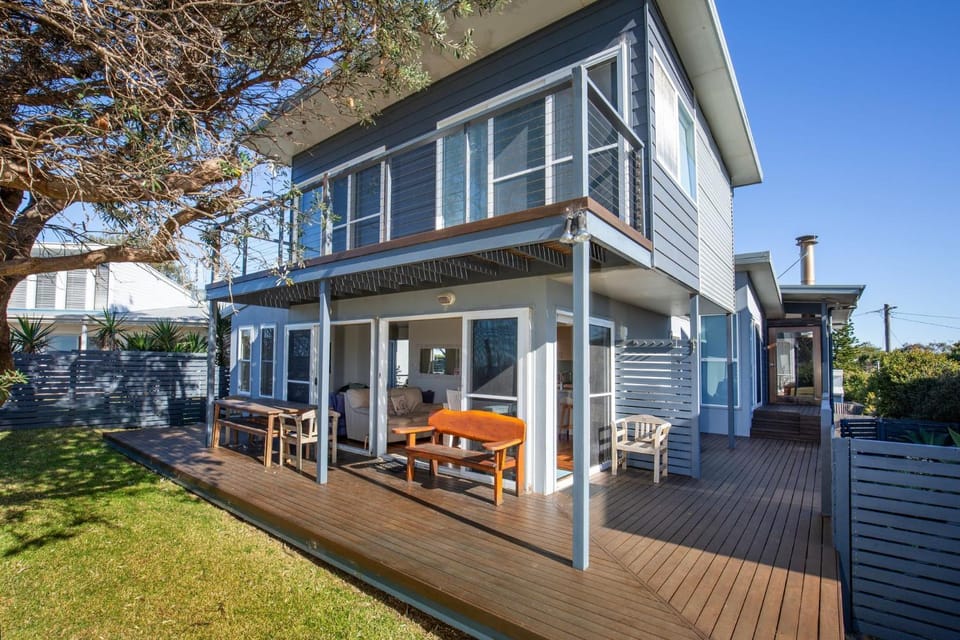 Aqua Beachfront - 2 Mins Walk to Beach House in Culburra Beach