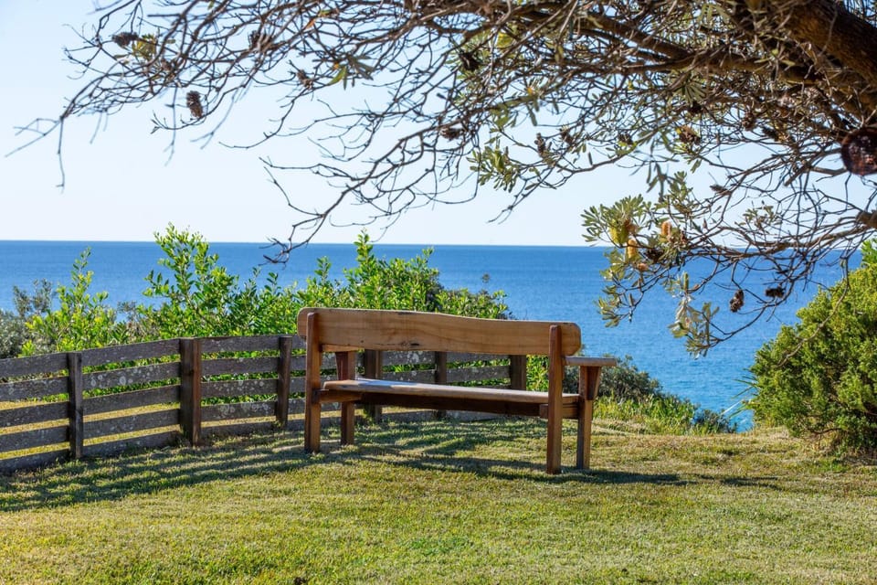 Aqua Beachfront - 2 Mins Walk to Beach House in Culburra Beach