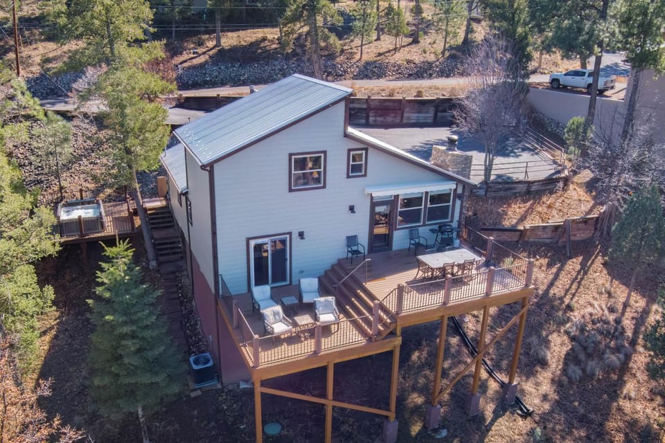 Property building, Patio, Bird's eye view, Garden, Hot Tub, Balcony/Terrace, Parking