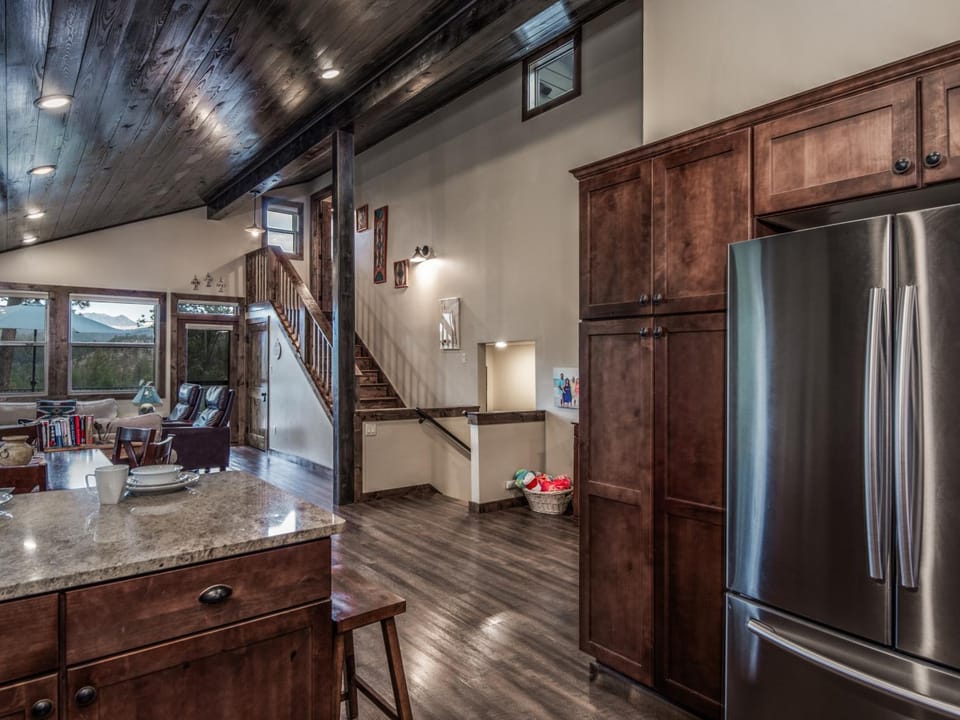 Kitchen or kitchenette, Living room, Mountain view, furniture