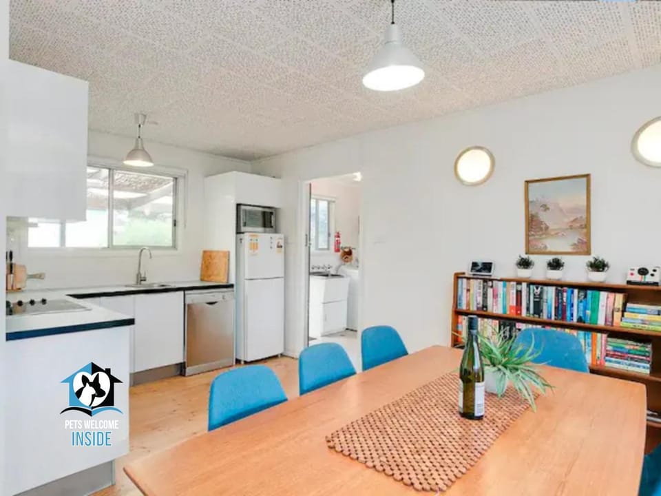 Library, Kitchen or kitchenette, Dining area, minibar, stove, laundry