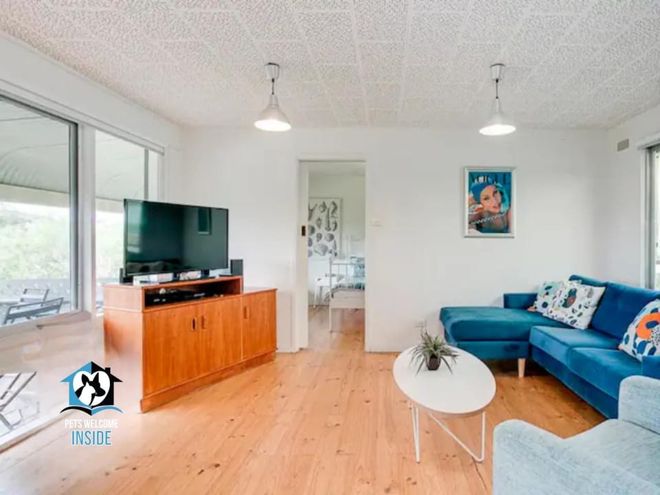 Communal lounge/ TV room, TV and multimedia, View (from property/room), Living room, Seating area, Entertainment, Family