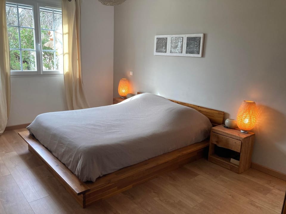 Bed, Photo of the whole room