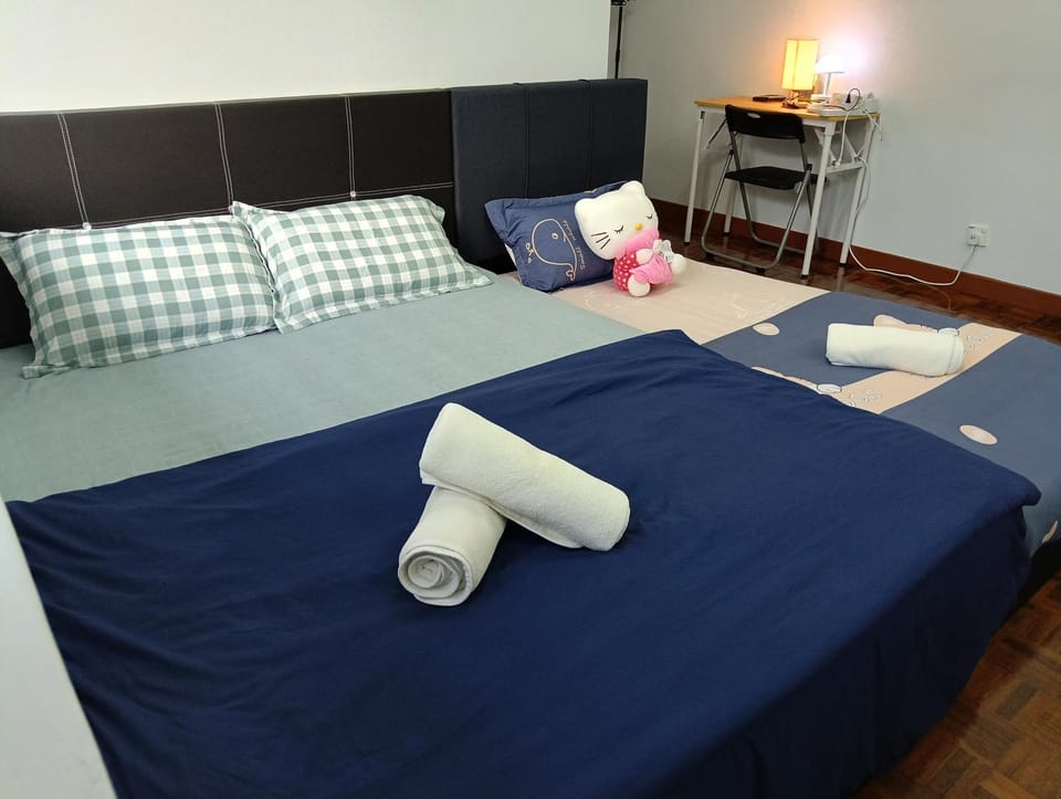 Bed, Decorative detail, Bedroom, towels