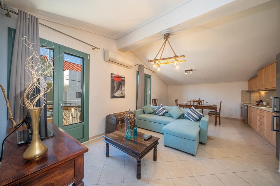 Coffee/tea facilities, Living room, Decorative detail, Dining area, dishwasher, hair dresser, pet friendly, kitchen, air conditioner
