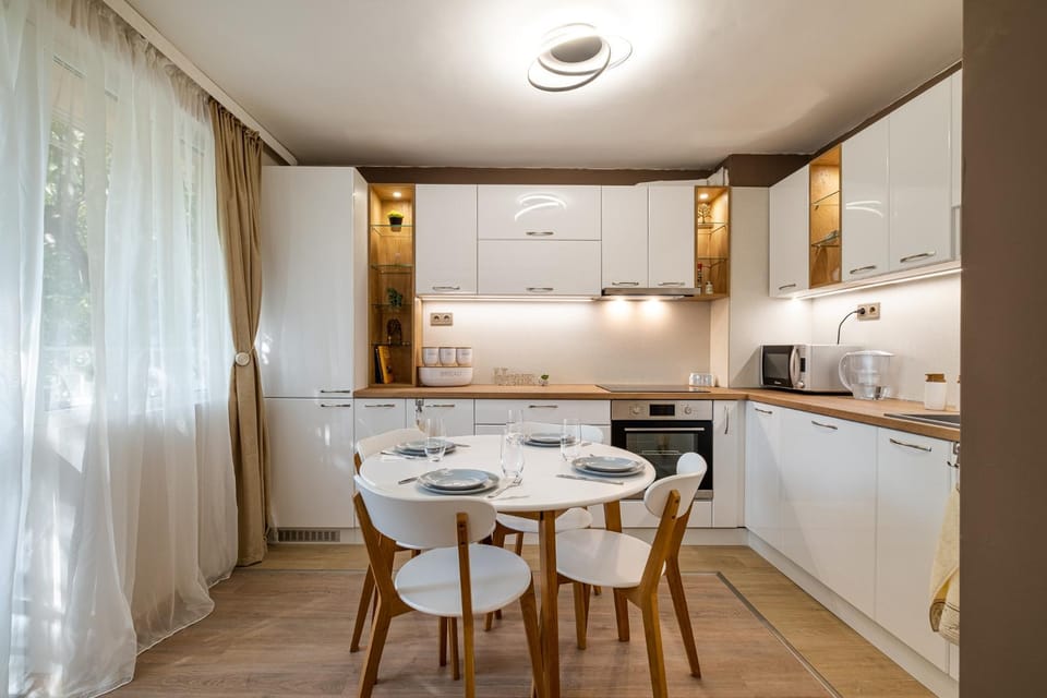 Kitchen or kitchenette, Dining area, pet friendly, stove