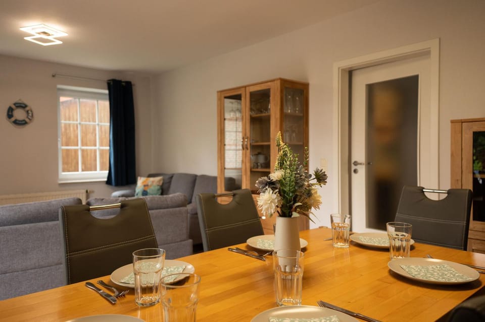 Haus Figaro mit Hund House in Wangerland