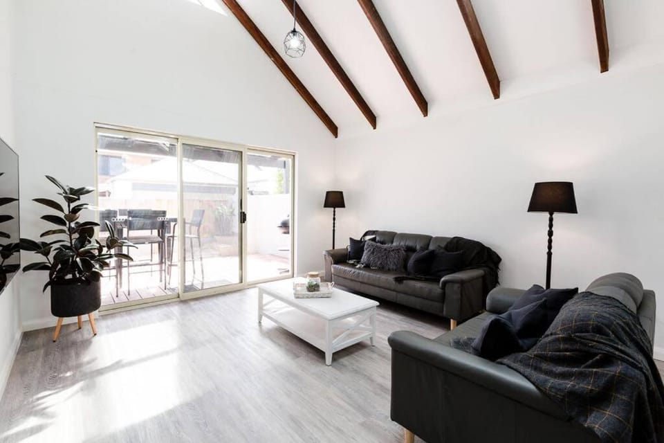 Salt & Pepper; Beautiful Town House in Margs! House in Margaret River