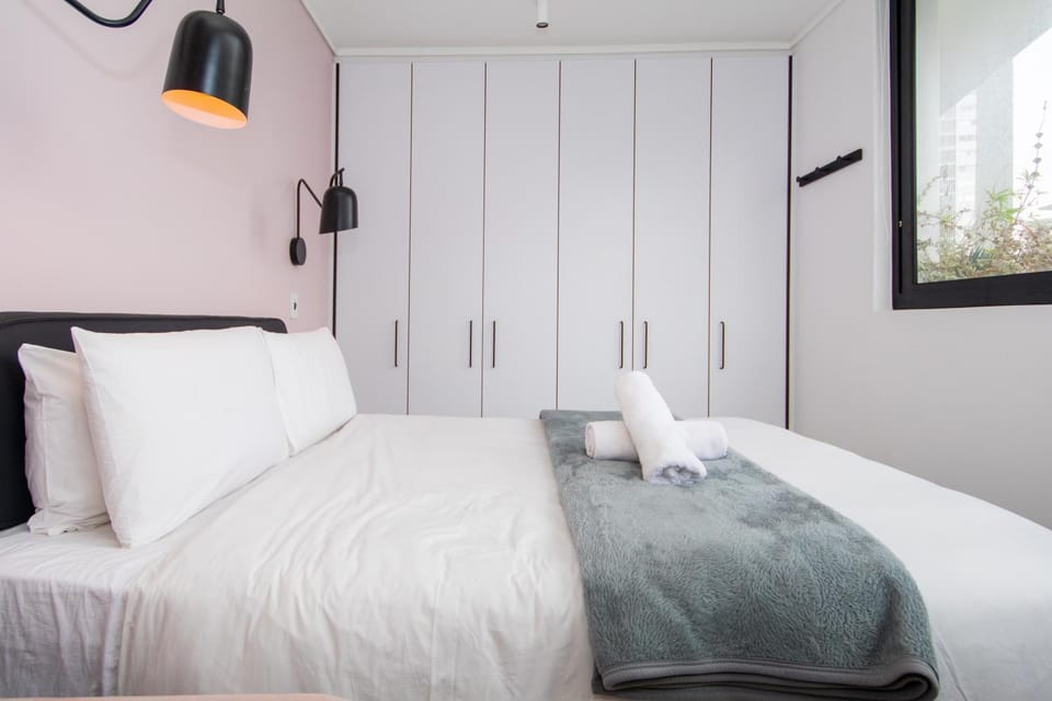 402 The Flamingo, luxury Living Apartment in Sea Point