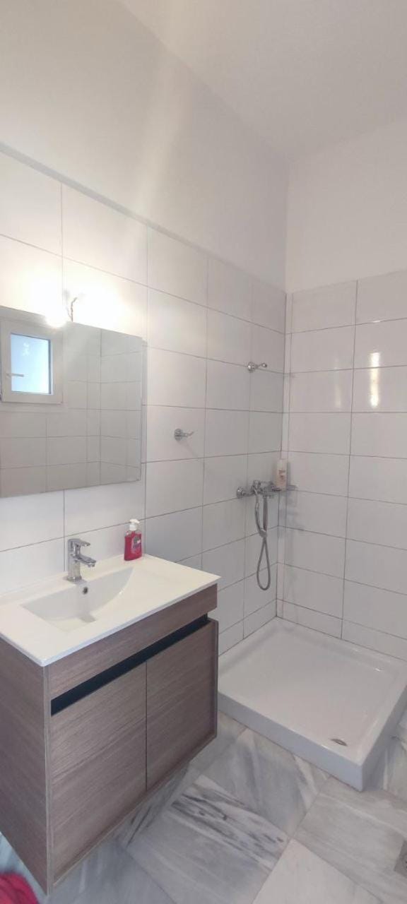 Shower, Bathroom, towels