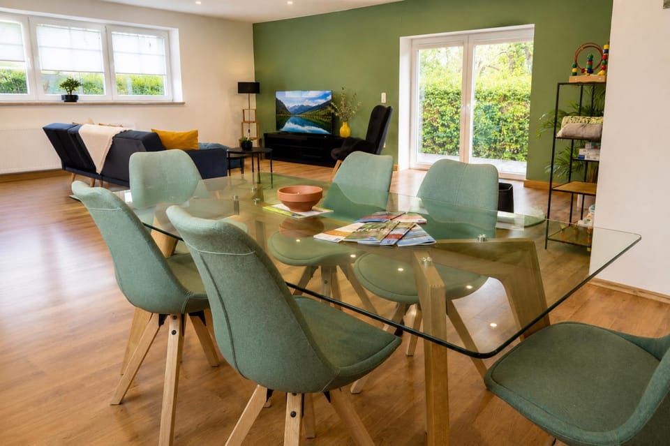 View (from property/room), Dining area, Food, Garden view