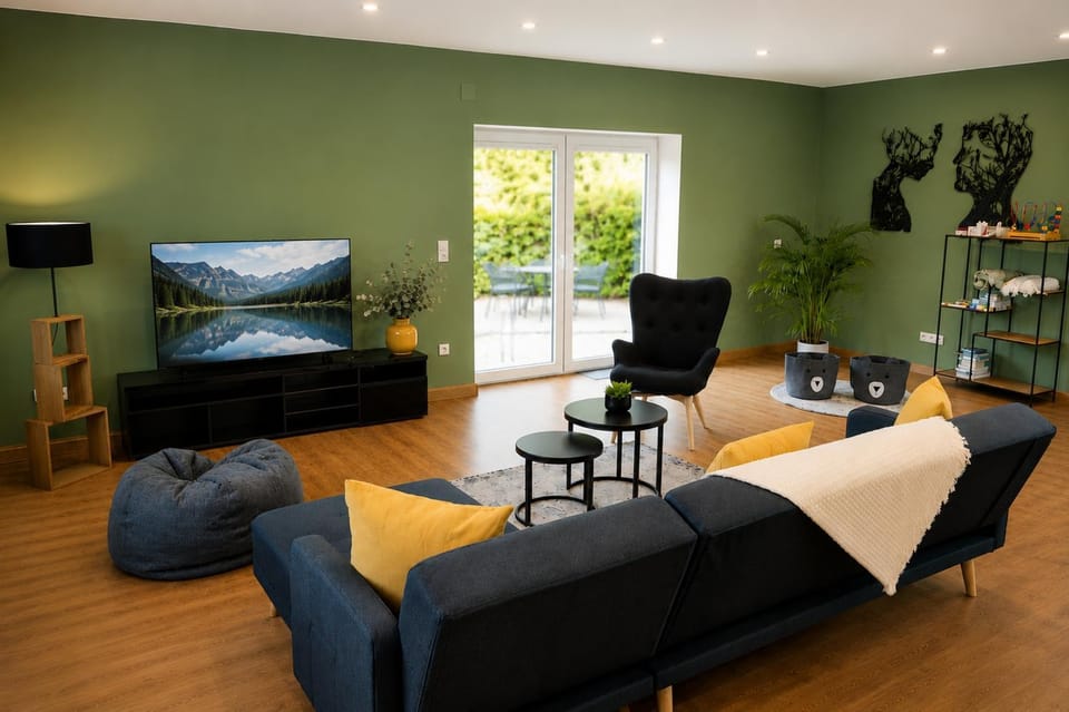Communal lounge/ TV room, Game Room, TV and multimedia, Living room