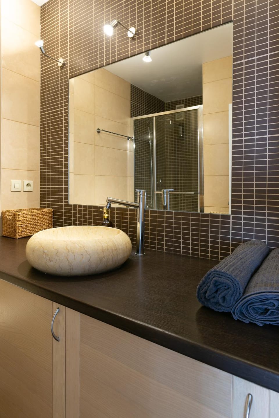 Shower, Bathroom, towels