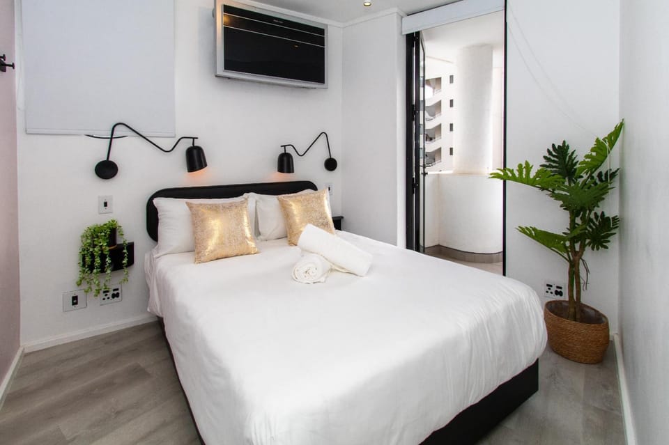 401 The Flamingo Heart of Sea Point Apartment in Sea Point