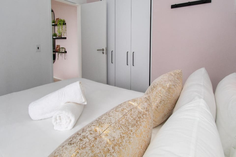 401 The Flamingo Heart of Sea Point Apartment in Sea Point