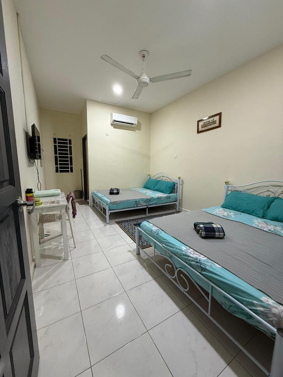 Bed, TV and multimedia, Photo of the whole room, Bedroom, air conditioner