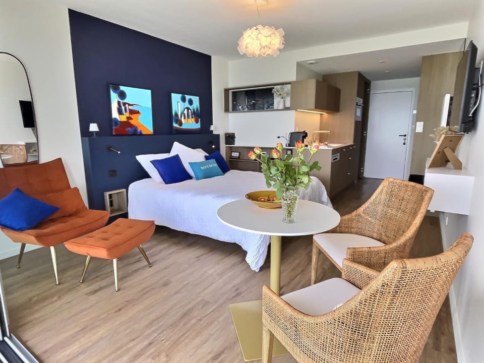 TV and multimedia, Seating area