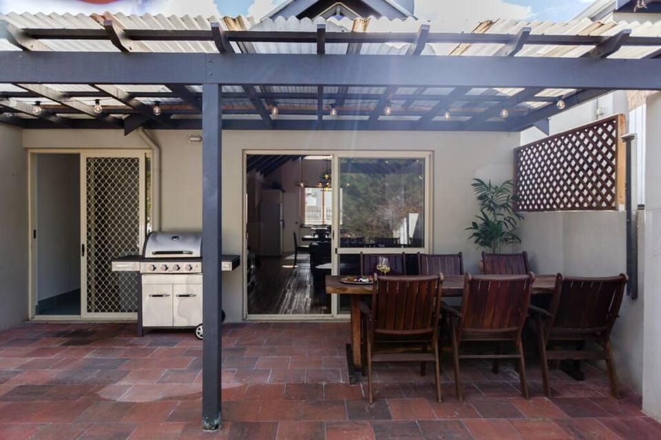 Patio, BBQ facilities
