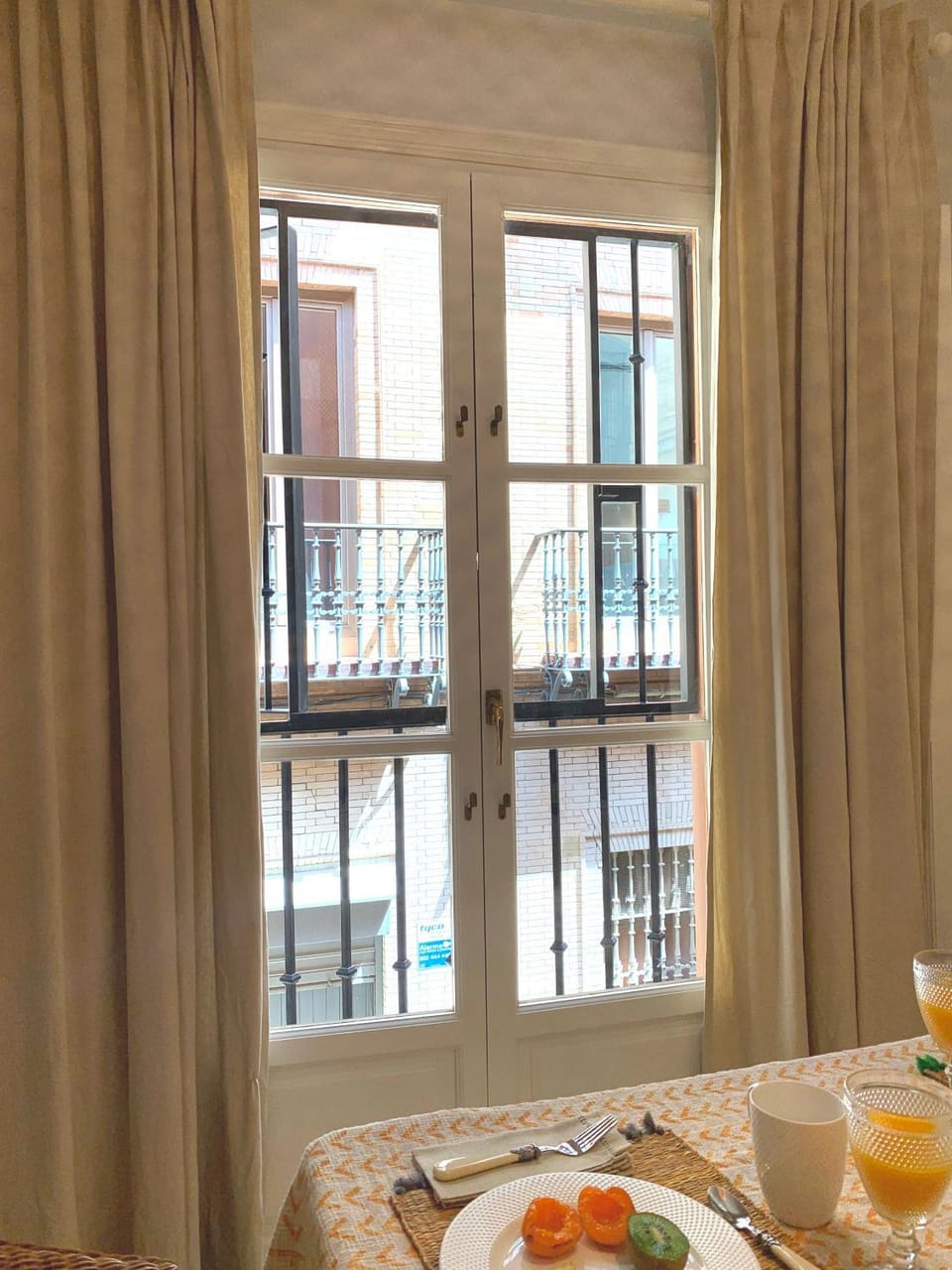 View (from property/room), Balcony/Terrace, Photo of the whole room, Dining area