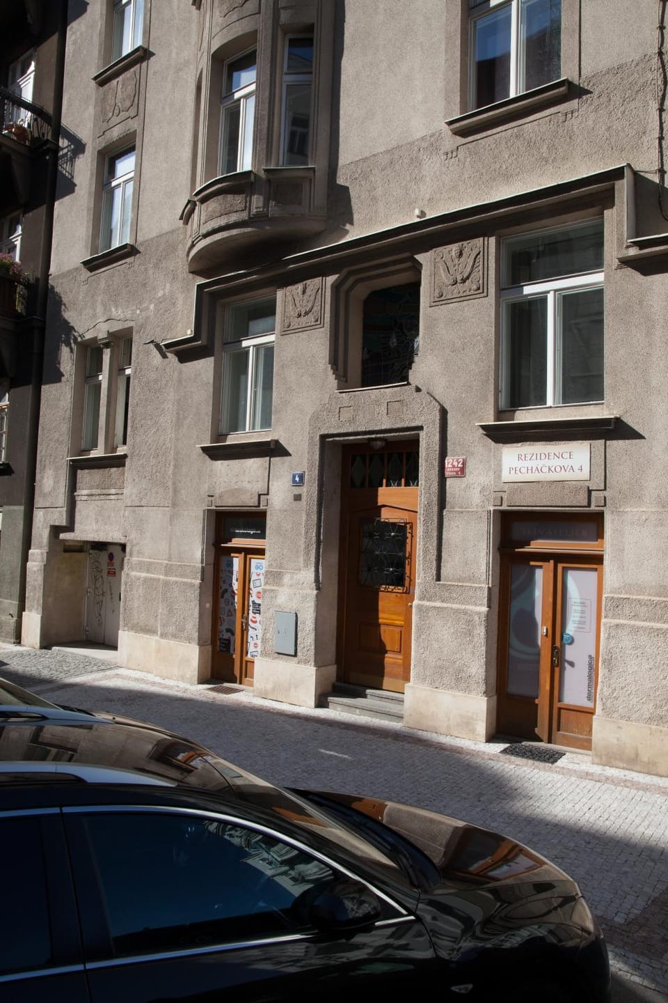 Property building, Neighbourhood
