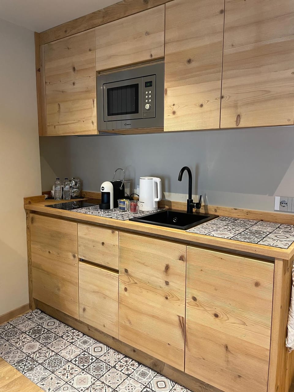 Kitchen or kitchenette