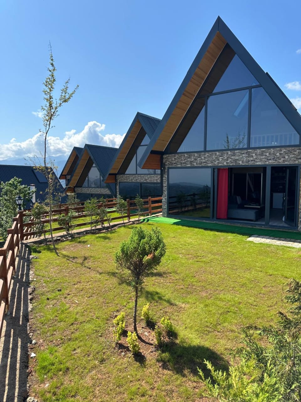 Property building, Spring, Day, Natural landscape, Garden, Garden view
