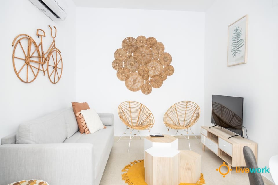 TV and multimedia, Living room, Seating area, heating, air conditioner