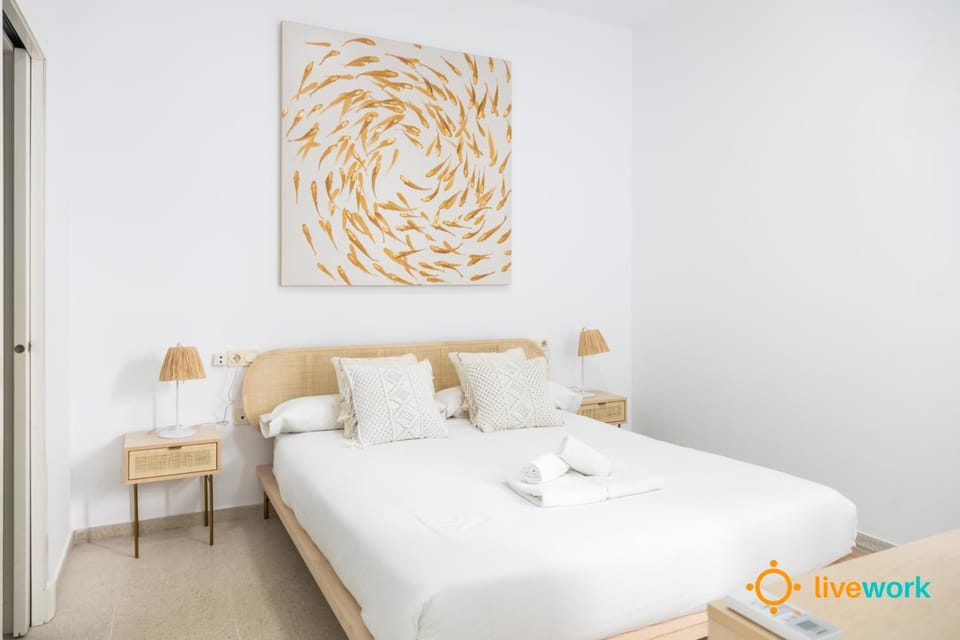 Bed, Bedroom, towels, wardrobe