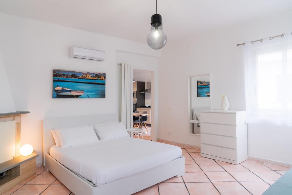 Bed, Photo of the whole room, Bedroom, soundproof, air conditioner