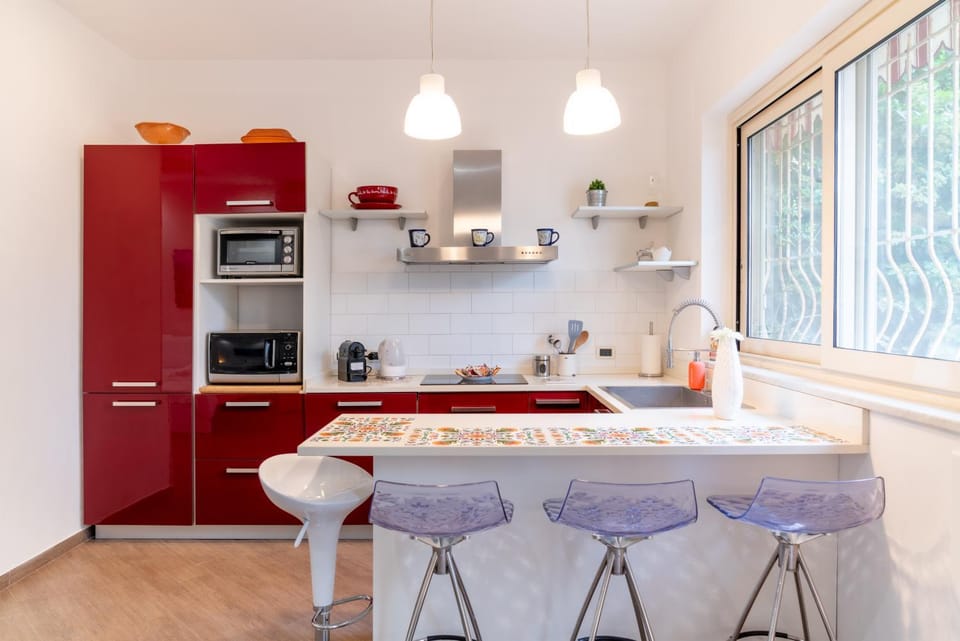 Kitchen or kitchenette, Dining area, minibar, oven, stove, toaster