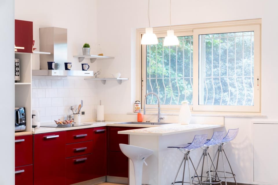 Kitchen or kitchenette, Dining area, minibar, stove