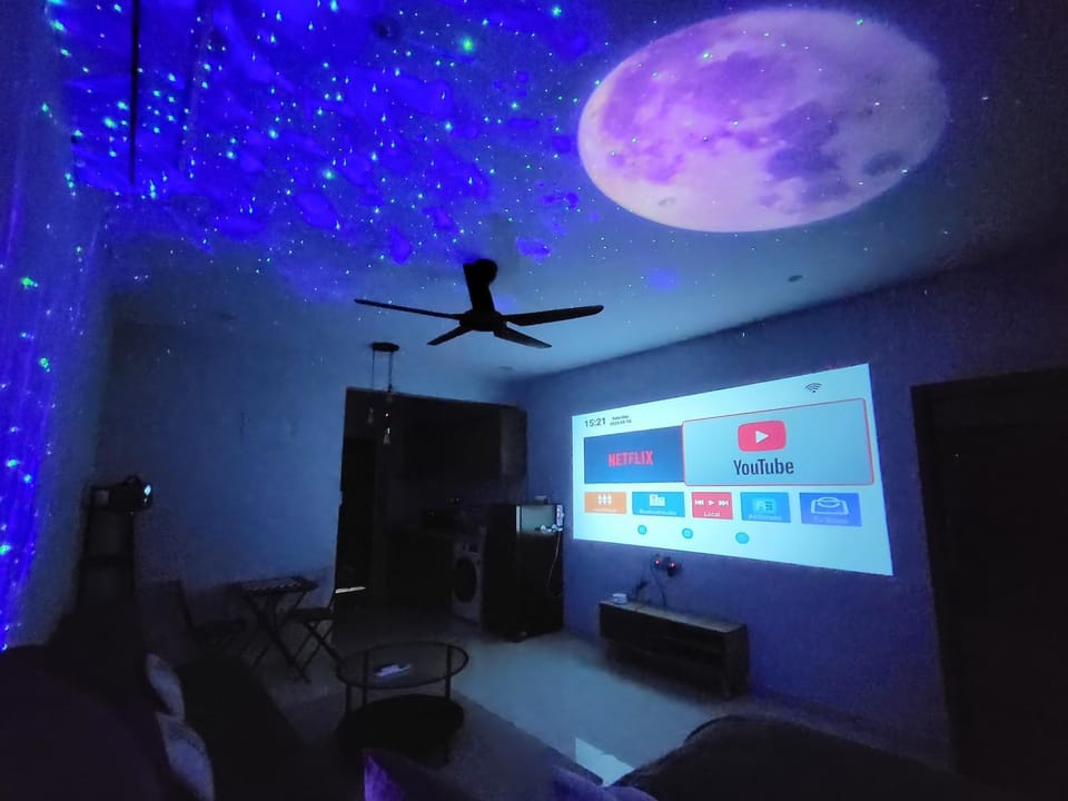 Experience Movie under the stars galaxy - Studio Suites - 15 mins to CIQ Apartment in Johor Bahru