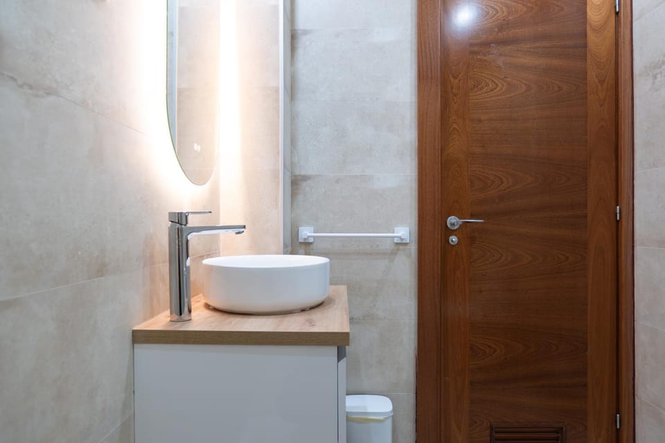 Shower, Bathroom, hair dryier