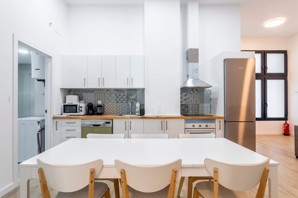 Kitchen or kitchenette, Dining area, dishwasher, minibar