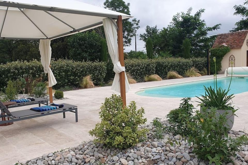 Swimming pool, sunbed