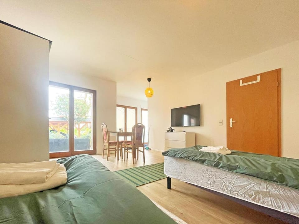 Bed, TV and multimedia, Living room, Photo of the whole room, Seating area, Bedroom
