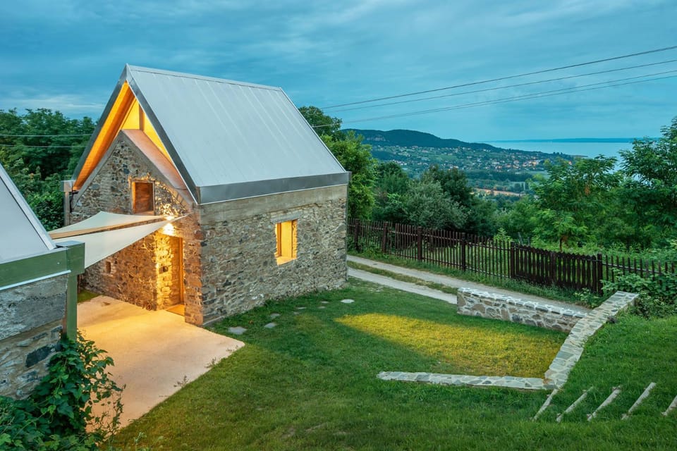 Property building, Patio, Garden, View (from property/room), City view, Garden view, Lake view, Landmark view, Quiet street view, Inner courtyard view