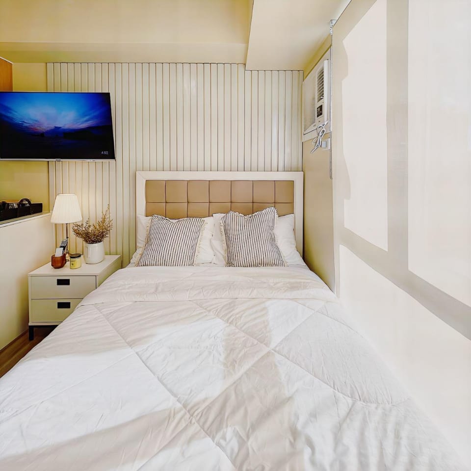 Bed, TV and multimedia