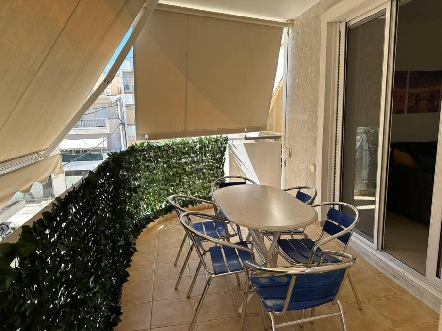 Riviera beach, seaside spacious apt. Apartment in East Attica Regional Unit, Greece