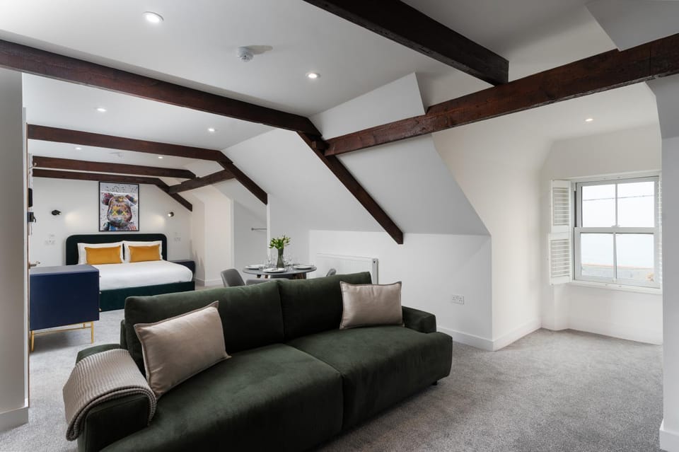Luxury Modern Suite in Marazion with Parking Apartment in England