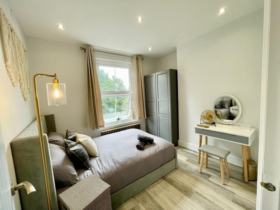 Bed, Photo of the whole room