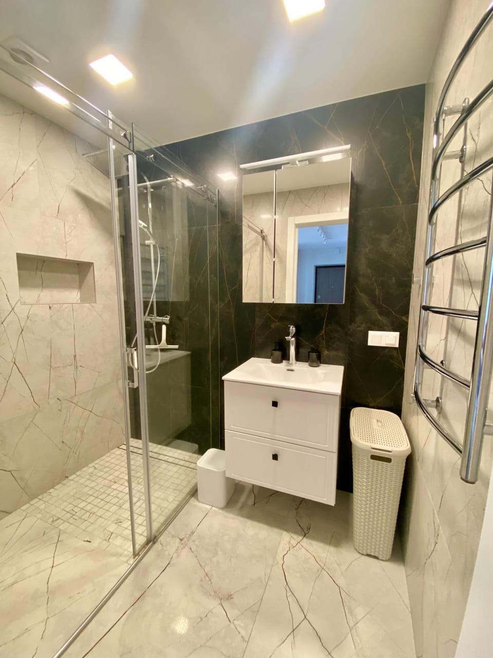 Bathroom, towels