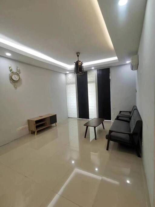 Bed, Living room, Photo of the whole room, Seating area, Bedroom