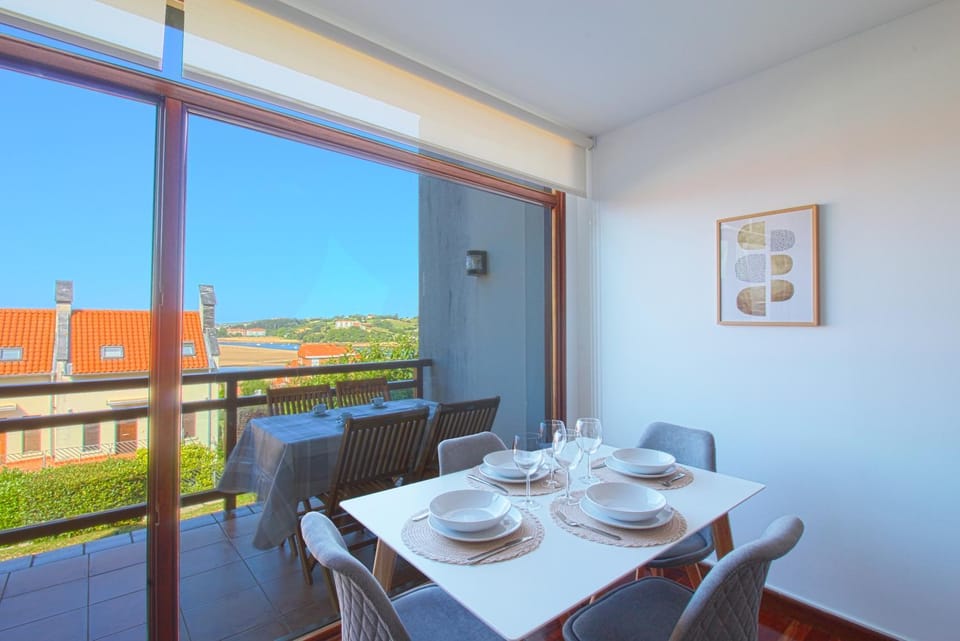 View (from property/room), Balcony/Terrace, Dining area