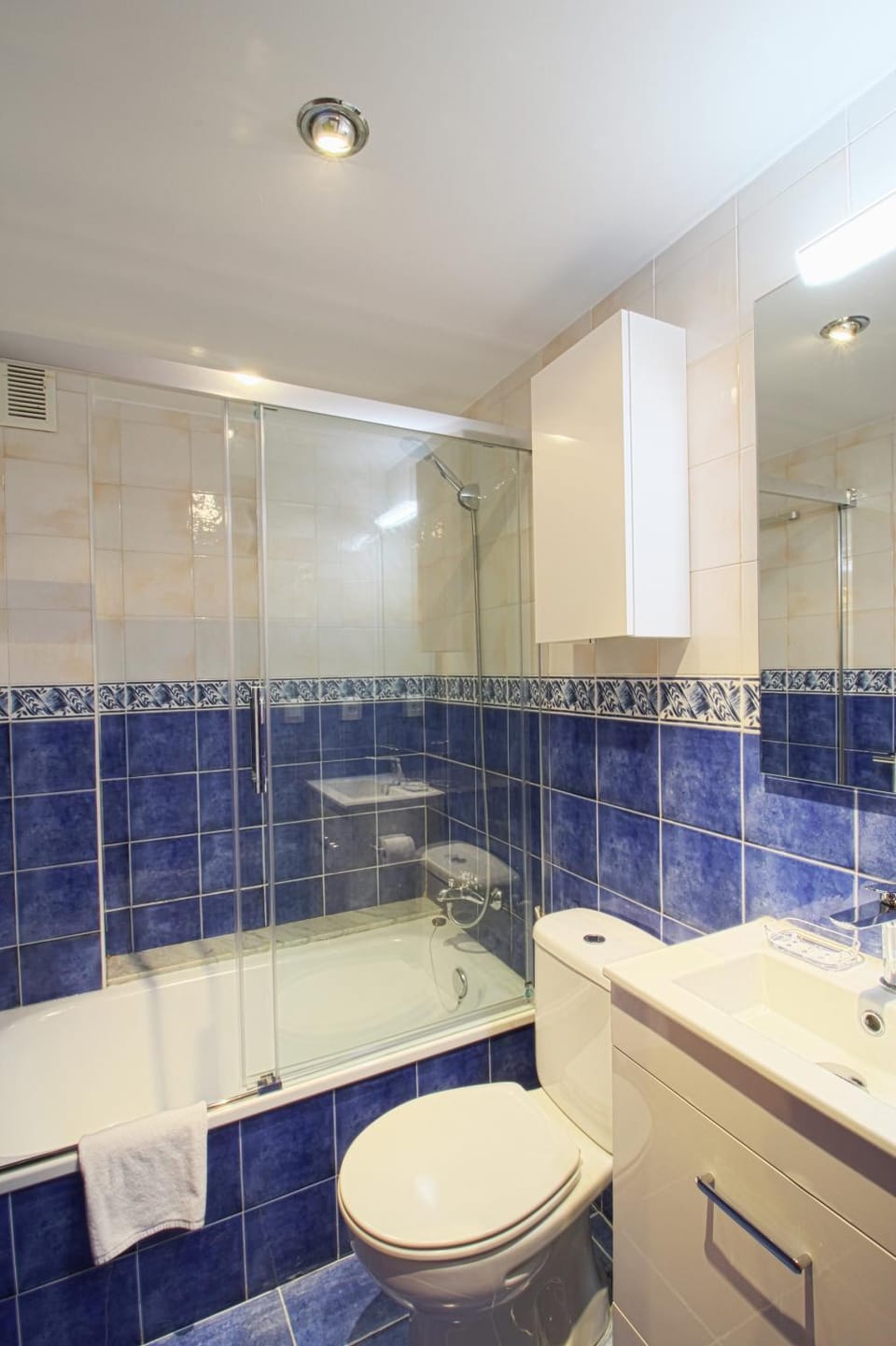 Shower, Bathroom, Bath, towels