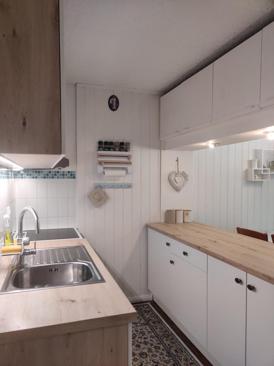 Kitchen or kitchenette, dishwasher, stove