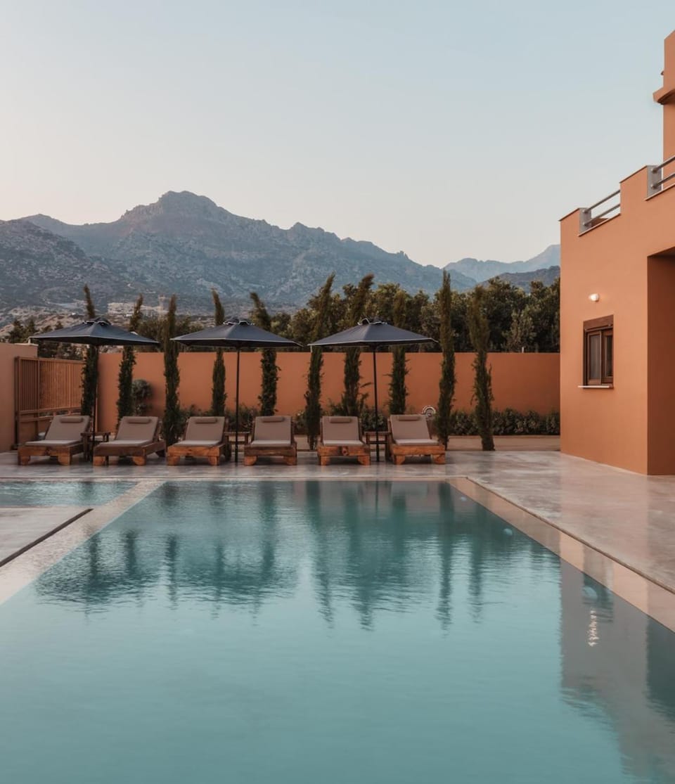 Day, Natural landscape, Mountain view, Pool view, Swimming pool, Swimming pool, sunbed