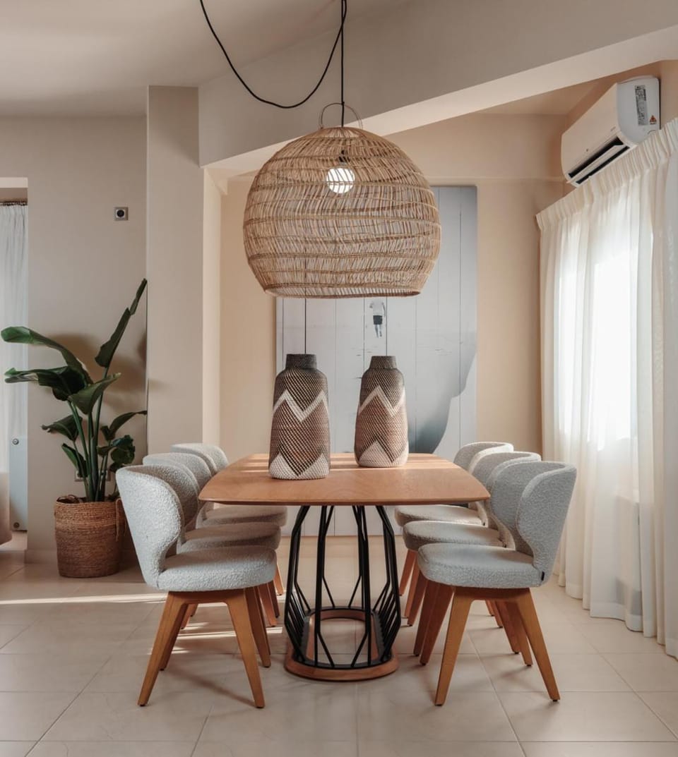 Living room, Seating area, Dining area, air conditioner