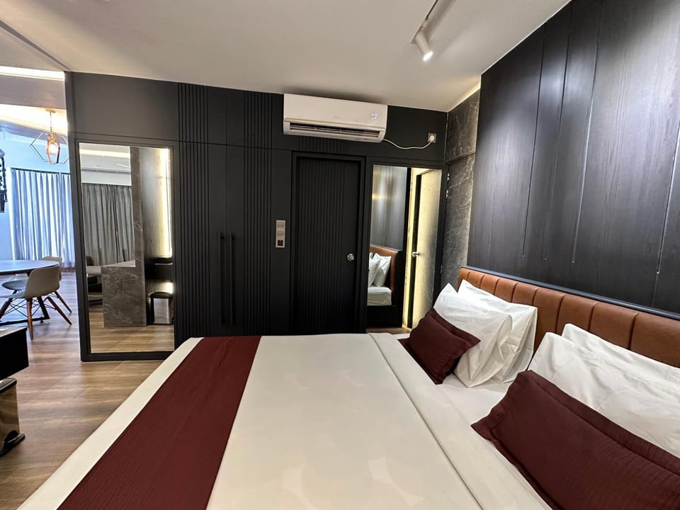 Bed, TV and multimedia, Photo of the whole room, Seating area, air conditioner