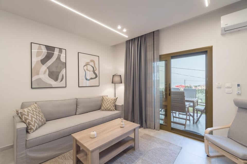 View (from property/room), Balcony/Terrace, Living room, Seating area, Dining area, Sea view